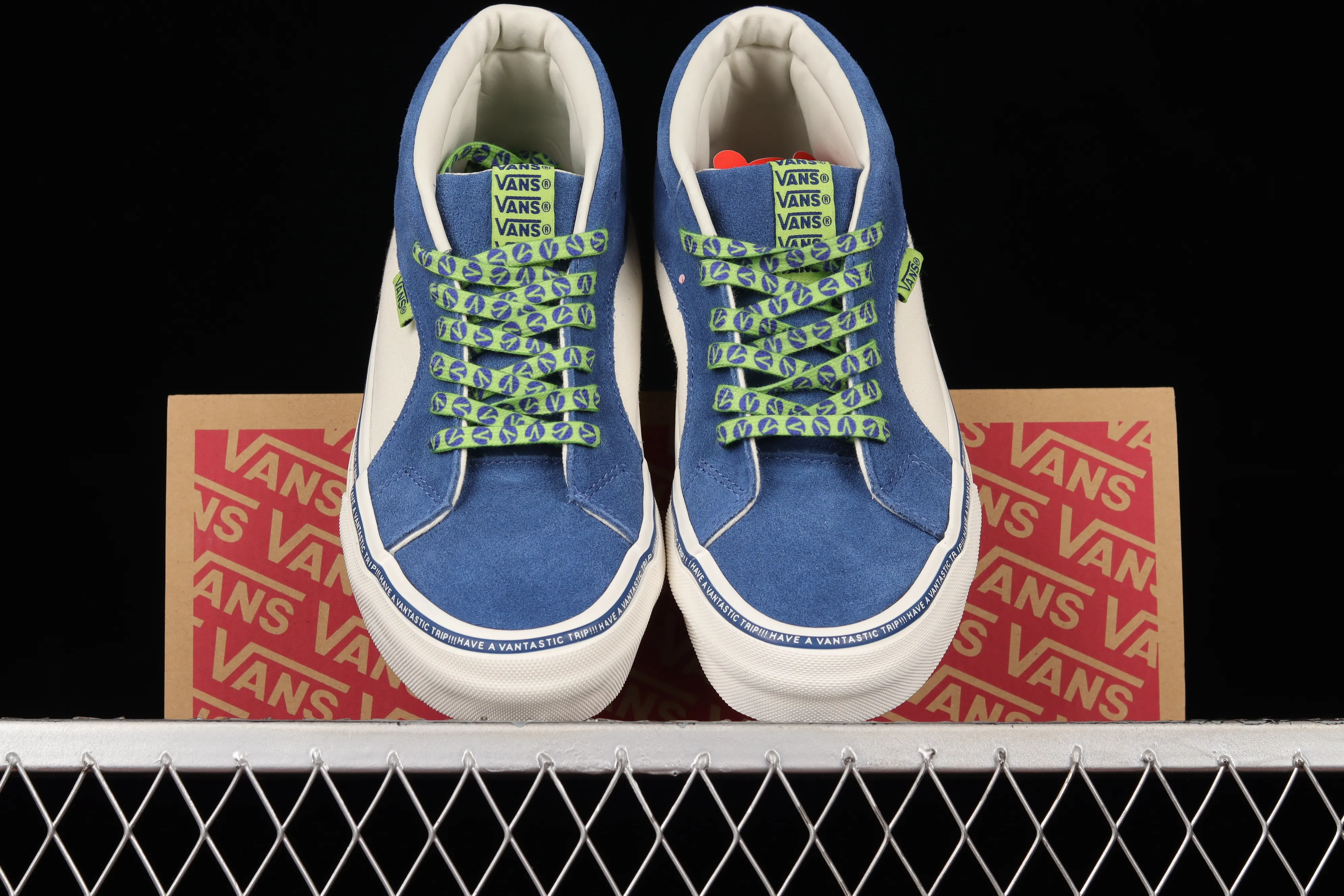All categories Vans Vans series Vans Mid Vans China Vans Th Snake Trail Lx joint model China casual sneakers VN0A4UWR26N